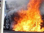 auto in fiamme