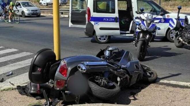 Grave incidente stradale a Roma: auto si ribalta, due feriti in codice rosso