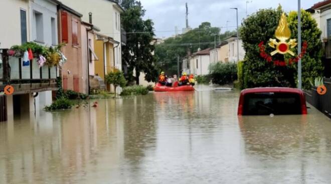 Maltempo Bologna, Fiumi esondati e allagamenti. Il Comune: Non