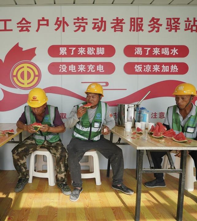 Cina: Xiong’An New Area adotta misure per rinfrescare operai in estate (3)