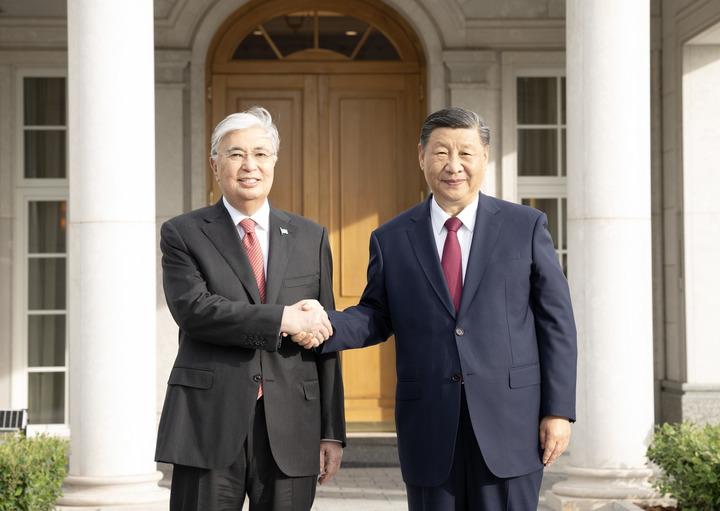 Kazakistan: scambi amichevoli tra Xi Jinping e Kassym Jomart Tokayev