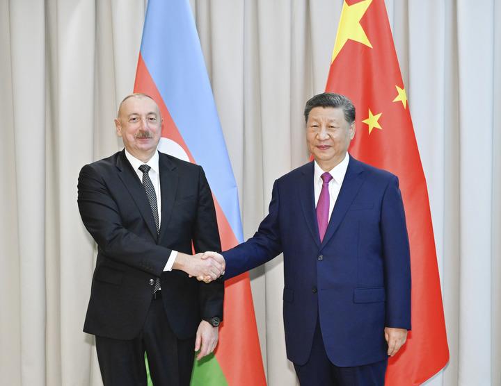 Kazakistan: Astana, Xi Jinping incontra presidente azerbaigiano Aliyev
