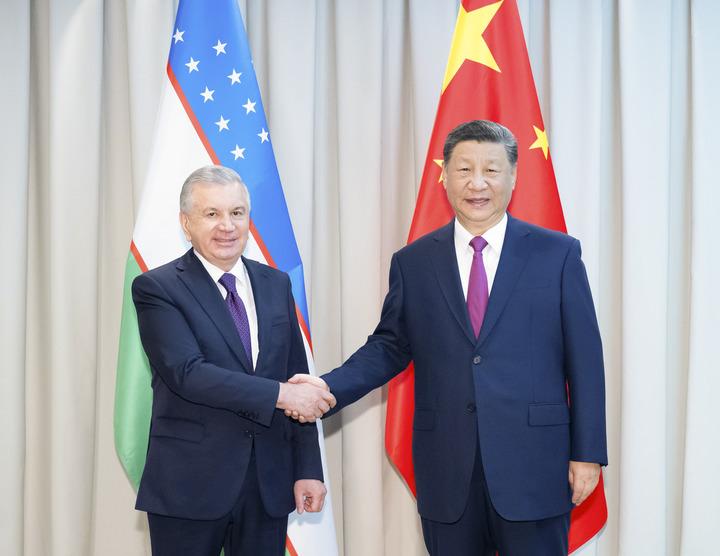 Kazakistan: Astana, Xi Jinping incontra presidente uzbeko Mirziyoyev