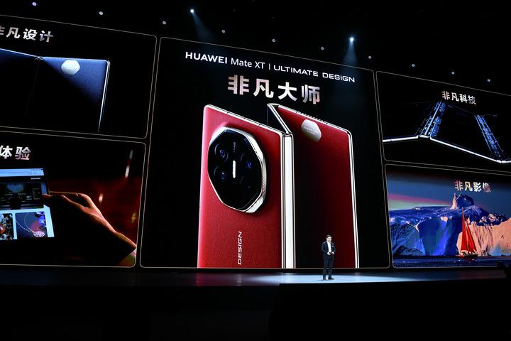 Cina: Huawei lancia primo smartphone tri-fold al mondo