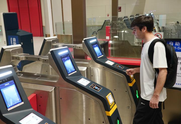 Cina: a Pechino pagamenti contactless di biglietti metro con Mastercard, Visa estere (2)